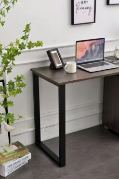 Schreibtisch Stockton Braun -CLP df1948ae 0957 4755 858b da590f6b93f6